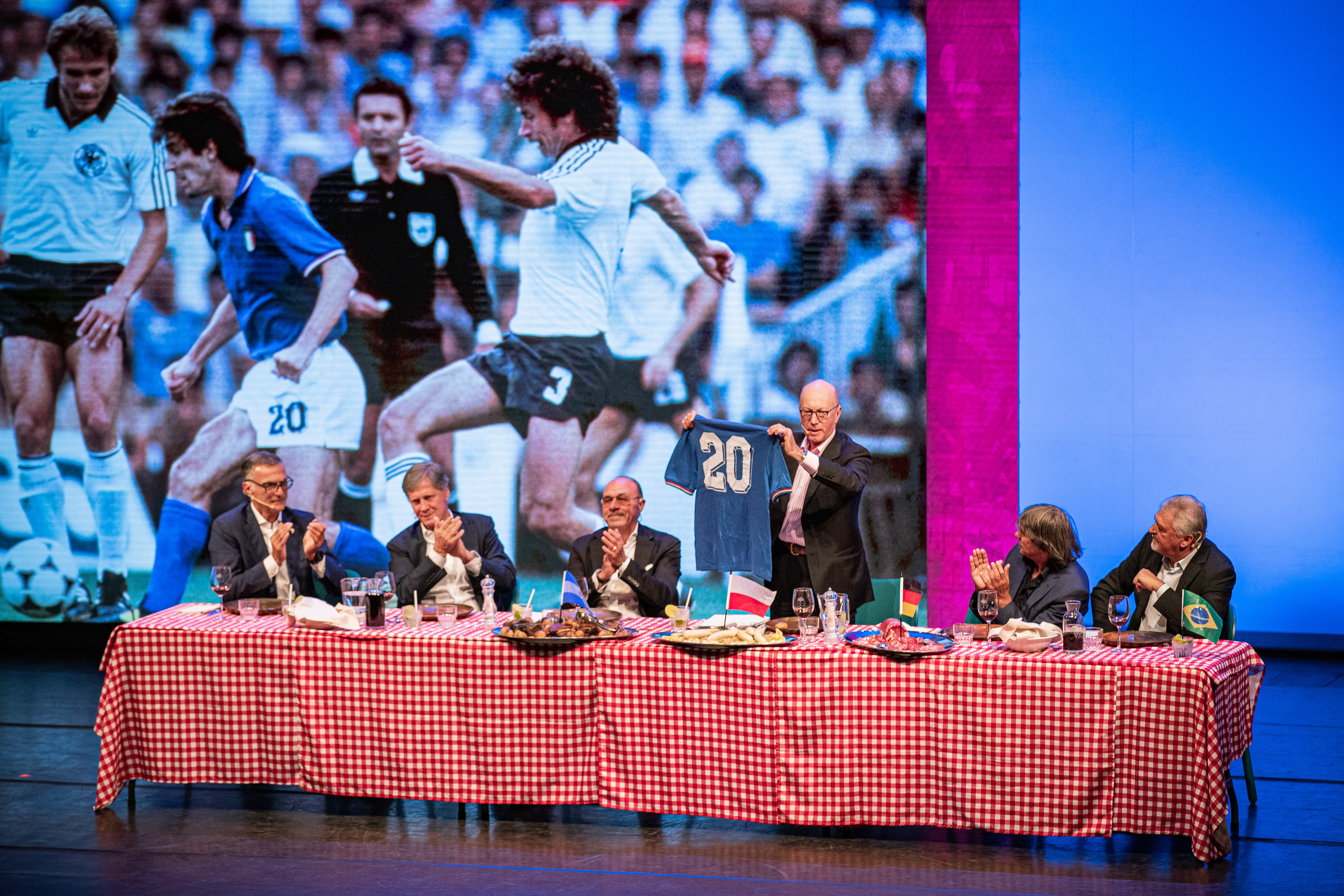 ALTOBELLI, BERGOMI, CAUSIO, COLLOVATI E CONTI: I RAGAZZI DELL’82 Nella foto: Beppe BERGOMI, Fulvio COLLOVATI, Franco CAUSIO, Alberto CERRUTI, Bruno CONTI, Alessandro ALTOBELLI. Festival dello Sport Auditorium Santa Chiara Trento, 23 settembre 2022