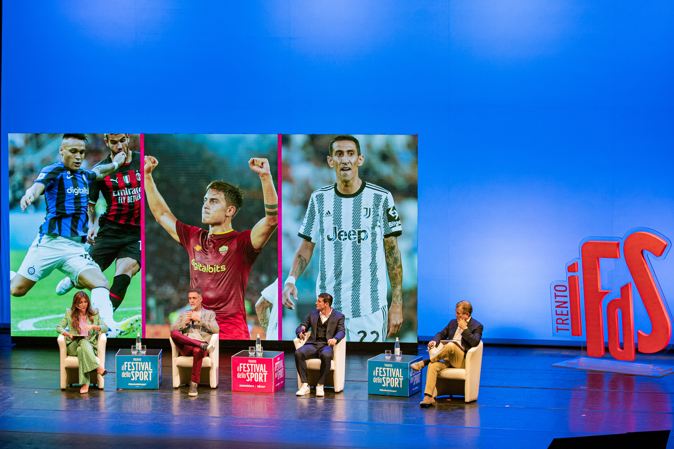 BATISTUTA E ZANETTI, FORZA ARGENTINA Nella foto: Sara BENCI, Gabriel Omar BATISTUTA, Javier ZANETTI con Mimmo CUGINI, Festival dello Sport Auditorium Santa Chiara Trento, 24 settembre 2022