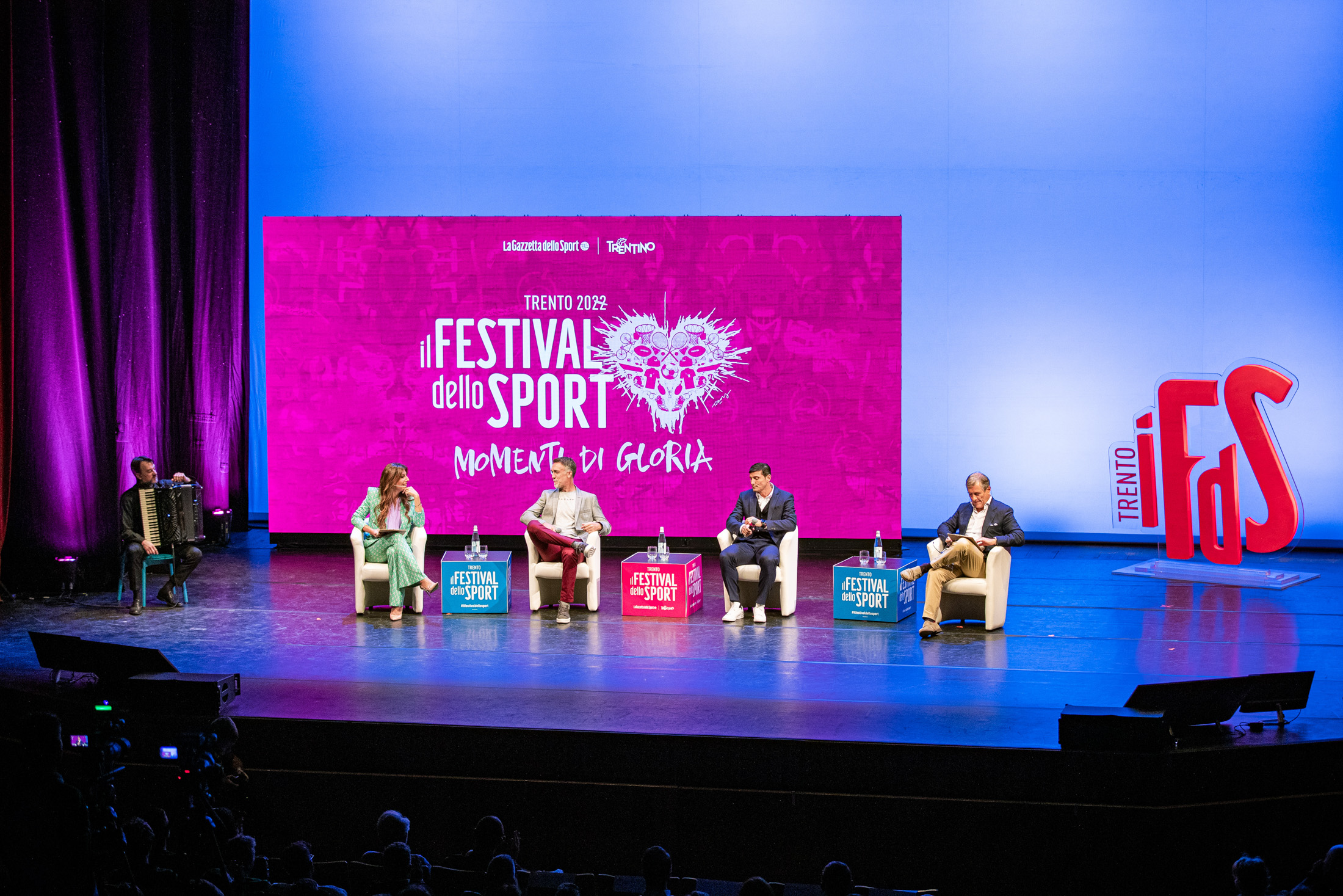 BATISTUTA E ZANETTI, FORZA ARGENTINA Nella foto: Sara BENCI, Gabriel Omar BATISTUTA, Javier ZANETTI con Mimmo CUGINI, Festival dello Sport Auditorium Santa Chiara Trento, 24 settembre 2022