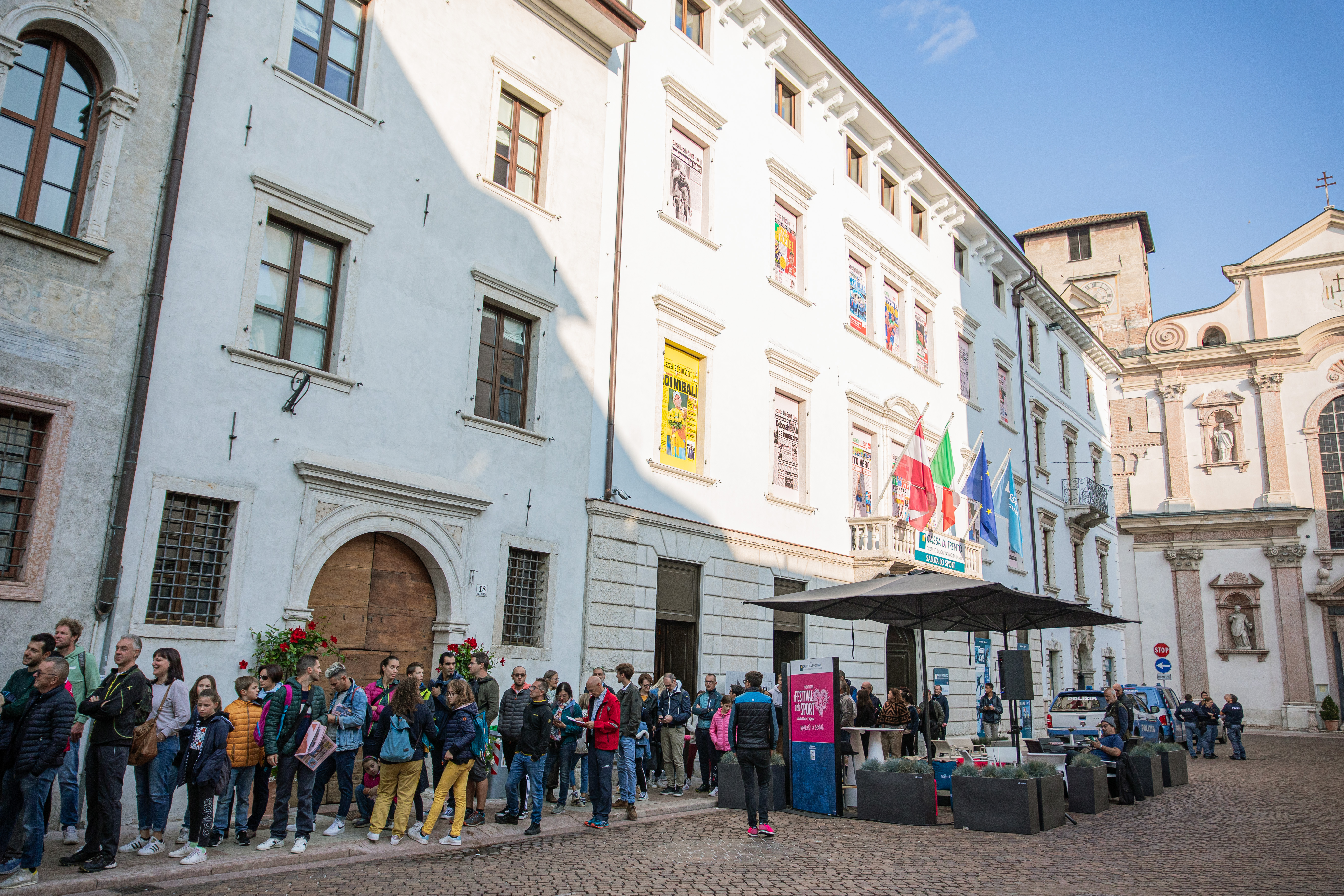 BEBE VIO, LO SPORT IN UN ABBRACCIO Nella foto: pubblico in coda Festival dello Sport Palazzo Geremia Trento, 25 settembre 2022 