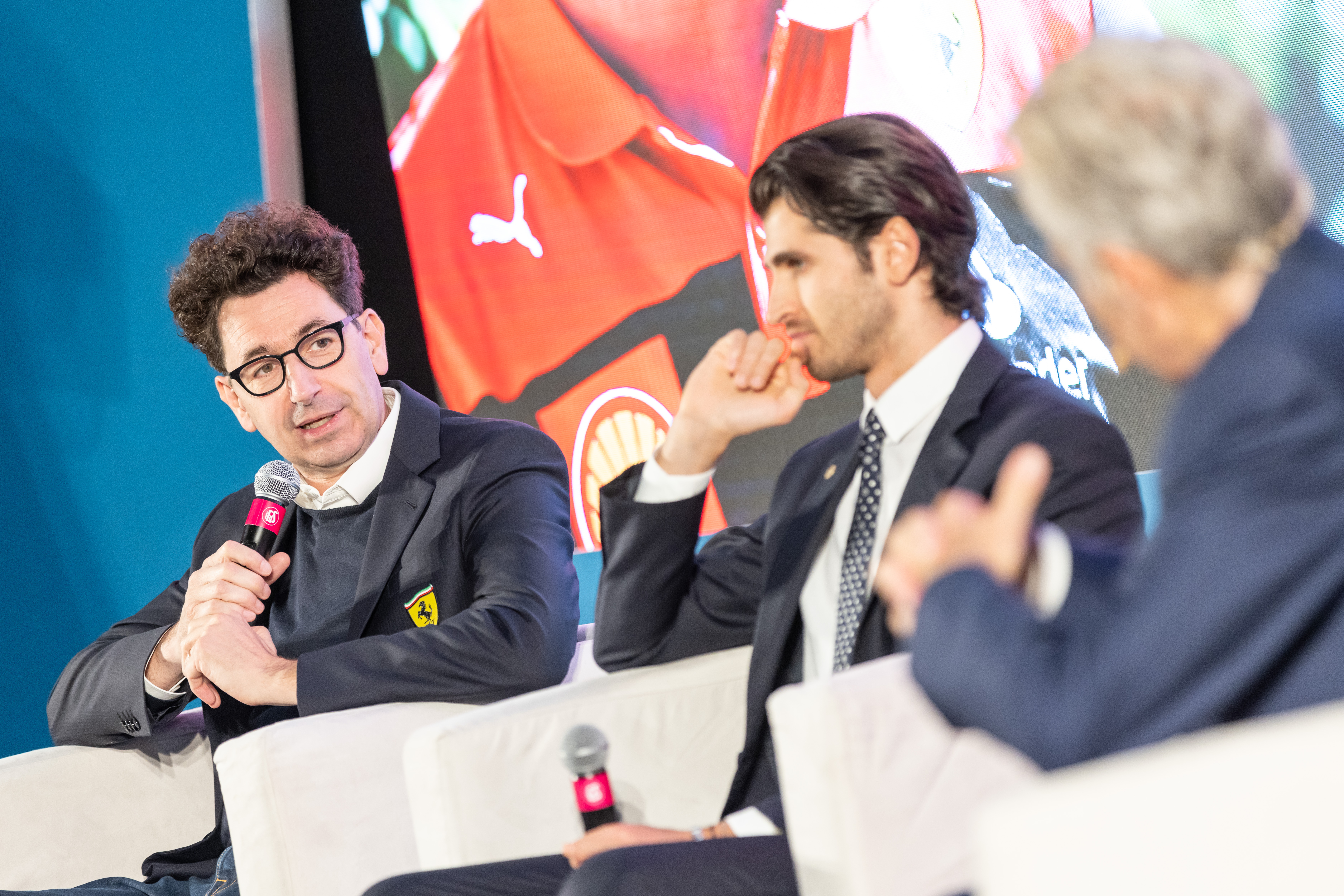 BINOTTO E GIOVINAZZI, FORMULA ROSSA Nella foto: Mattia BINOTTO, Antonio GIOVINAZZI con Gianluca GASPARINI e Federica MASOLIN Festival dello Sport Palazzo della Regione Trento, 23 settembre 2022