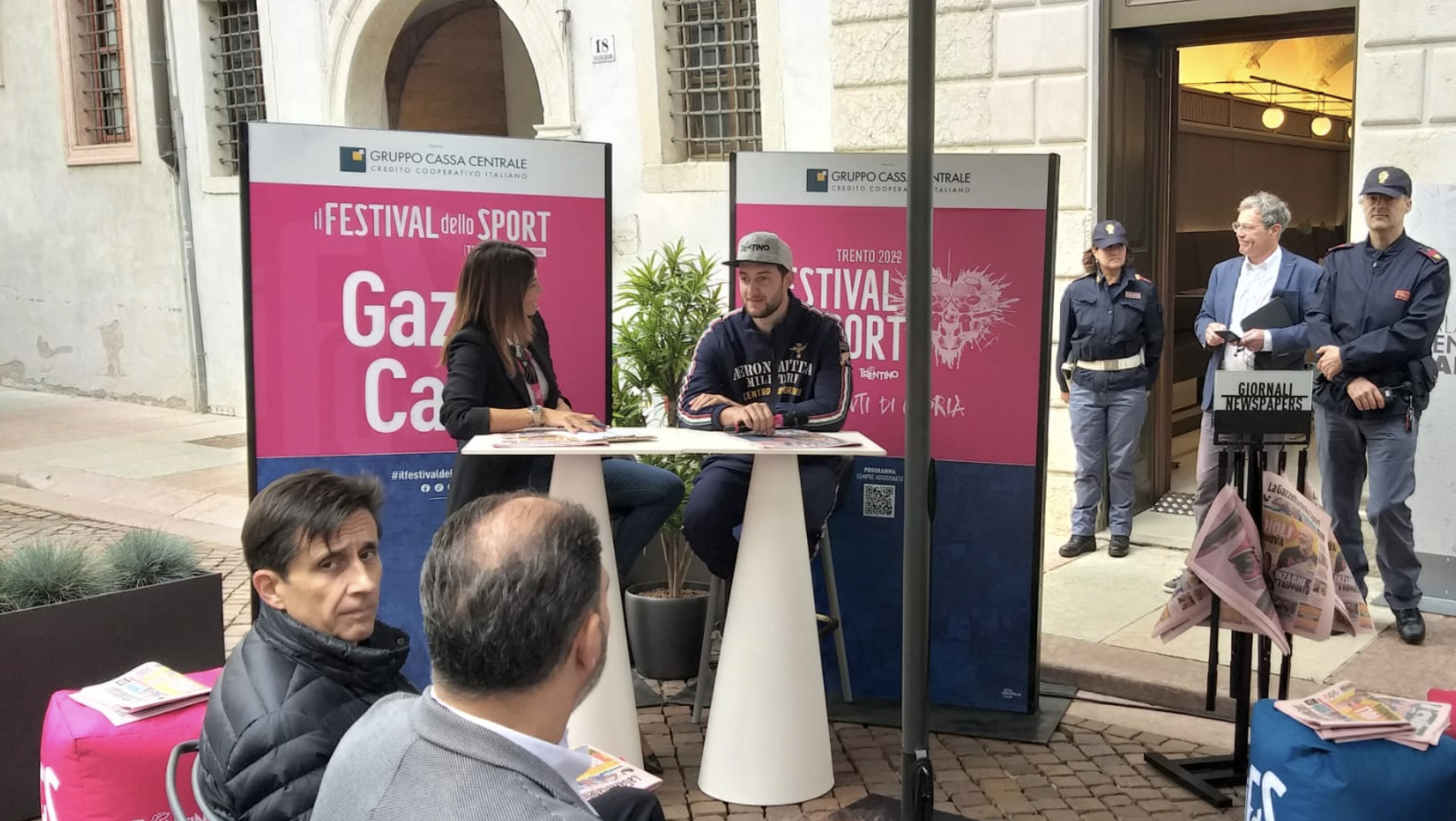 Festival dello Sport 2022: al format Gazza Cafè in via Belenzani (Barbara Pedrotti giornalista sportiva, Amos Mosaner campione olimpico di curling)