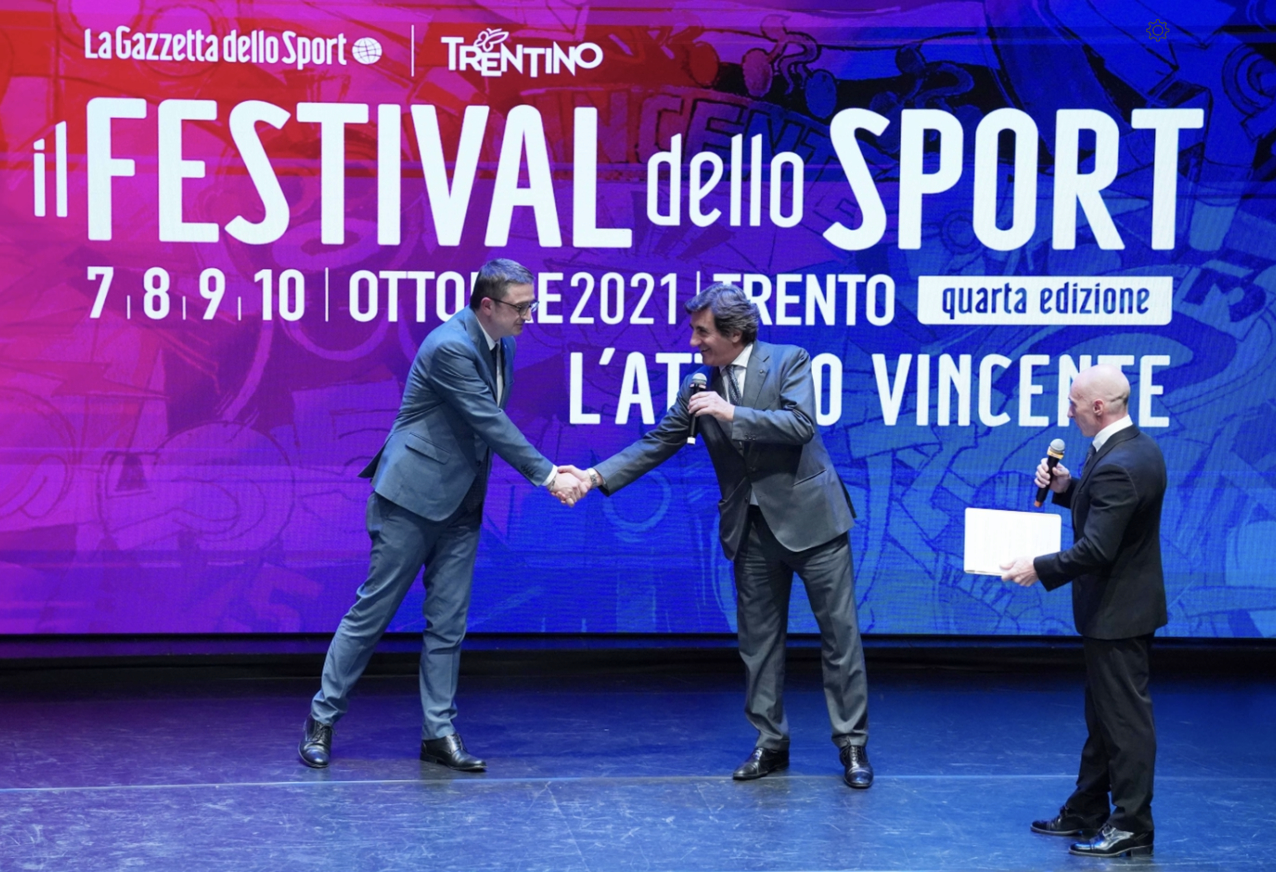 L’inaugurazione sul palco del Teatro Sociale di Trento della quarta edizione de Il Festival dello Sport