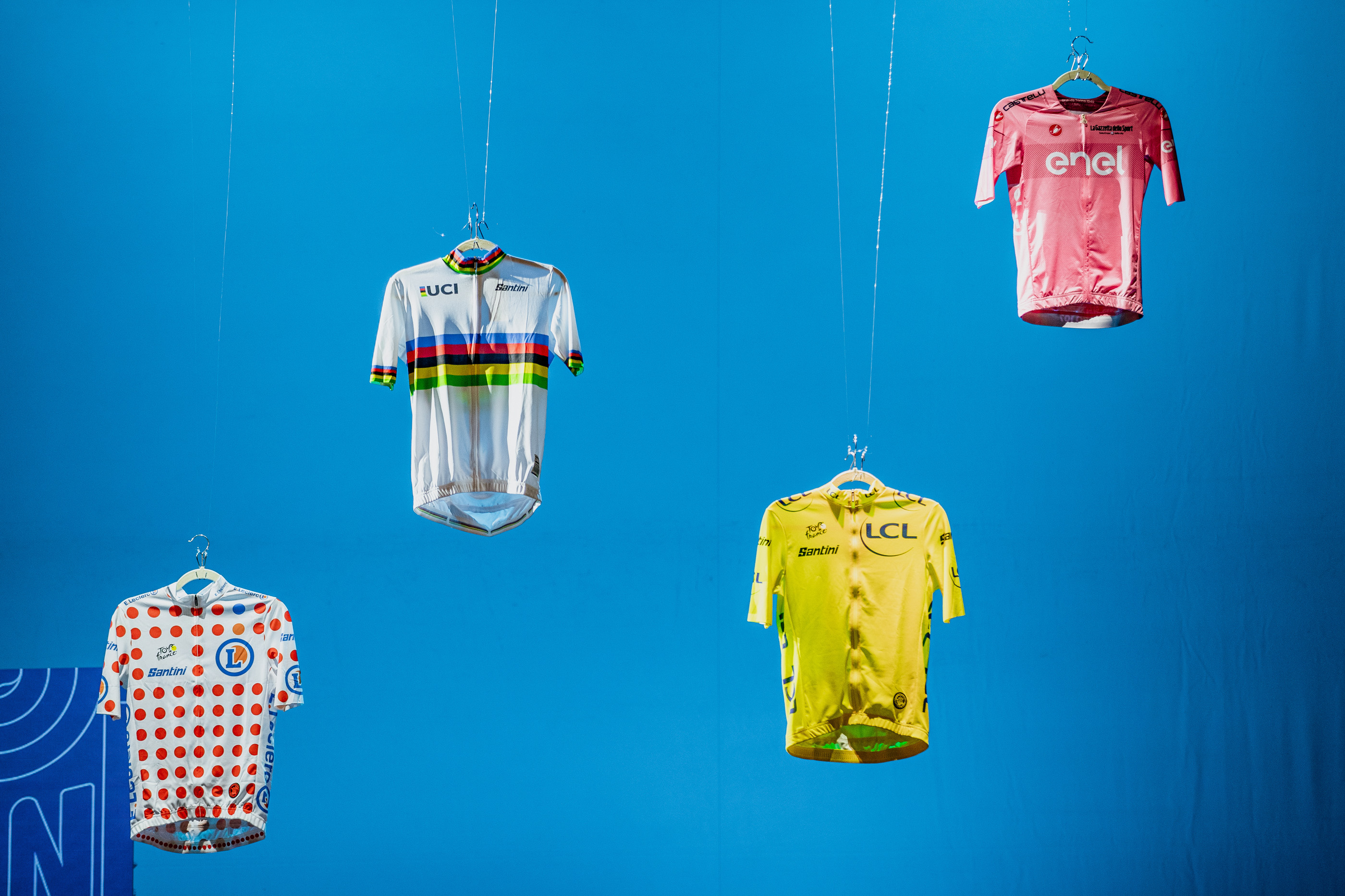 FESTIVAL DELLO SPORT BUGNO, CHIAPPUCCI E INDURAIN: QUANDO ERAVAMO RE Nella foto: Maglia a pois (miglior scalatore Tour de France), maglia iridata, maglia gialla (campione Tour de France), maglia rosa (campione Giro d'Italia)