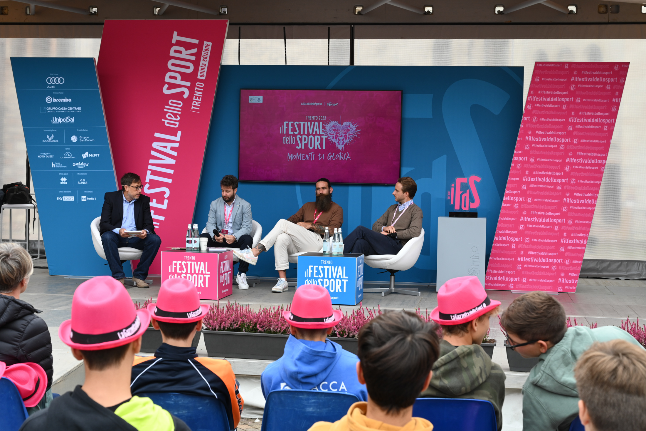 IL GRANDE RIPASSO DEL CALCIO Con la community di Chiamarsi Bomber Nella foto: Massimo ARCIDIACONO, Riccardo RUSSO, Davide MOSCARDELLI, giornalista Festival dello Sport Piazza Duomo Trento, 24 settembre 2022