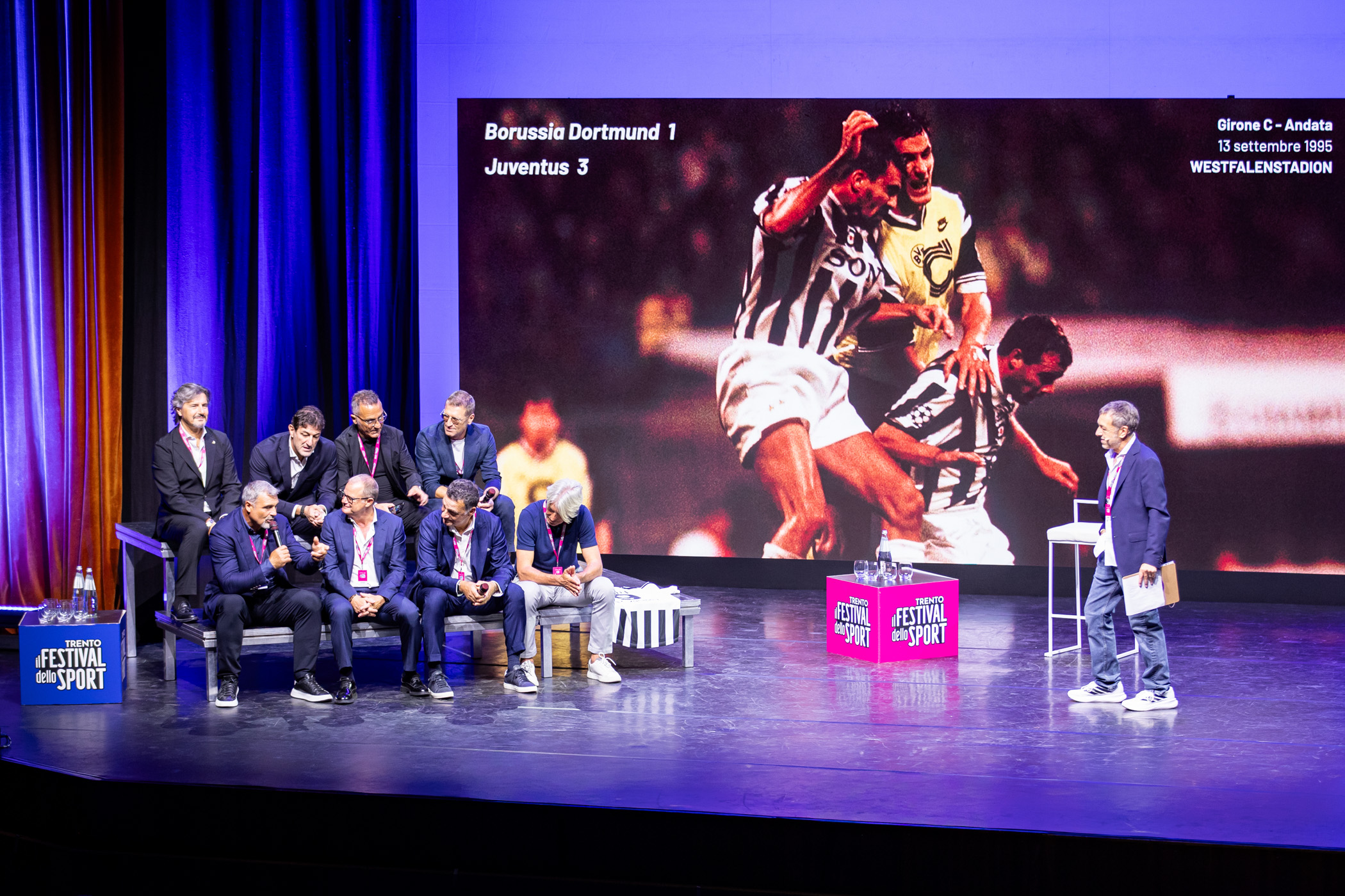 Juventus '96: La notte dei Campioni Nella foto: Michele Padovano; Ciro Ferrara; Angelo Di Livio; Massimo Carrera; Angelo Peruzzi; Gianluca Pessotto; Michelangelo Rampulla; Moreno Torricelli; Fabio Licari