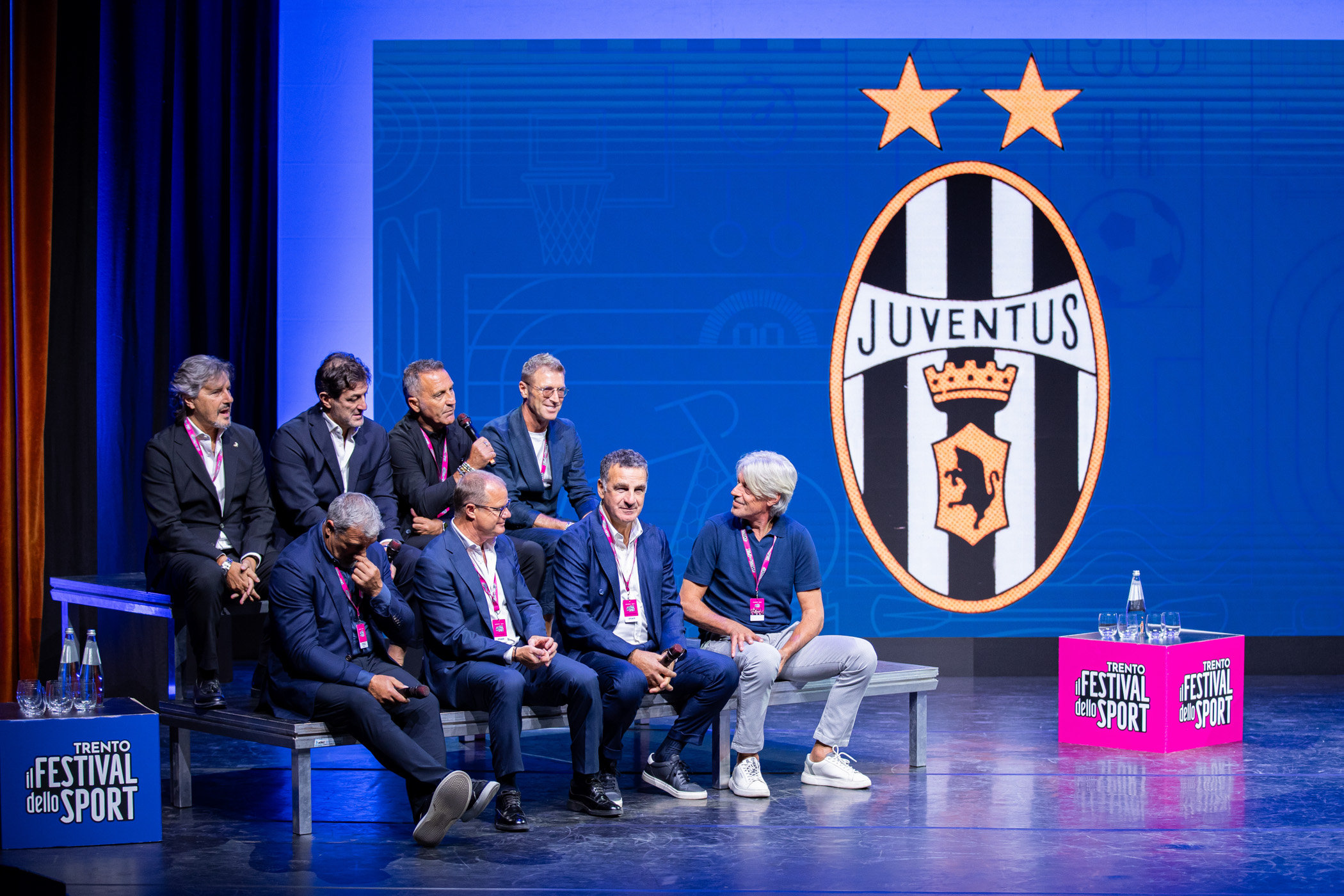 Juventus '96: La notte dei Campioni Nella foto: Michele Padovano; Ciro Ferrara; Angelo Di Livio; Massimo Carrera; Angelo Peruzzi; Gianluca Pessotto; Michelangelo Rampulla; Moreno Torricelli