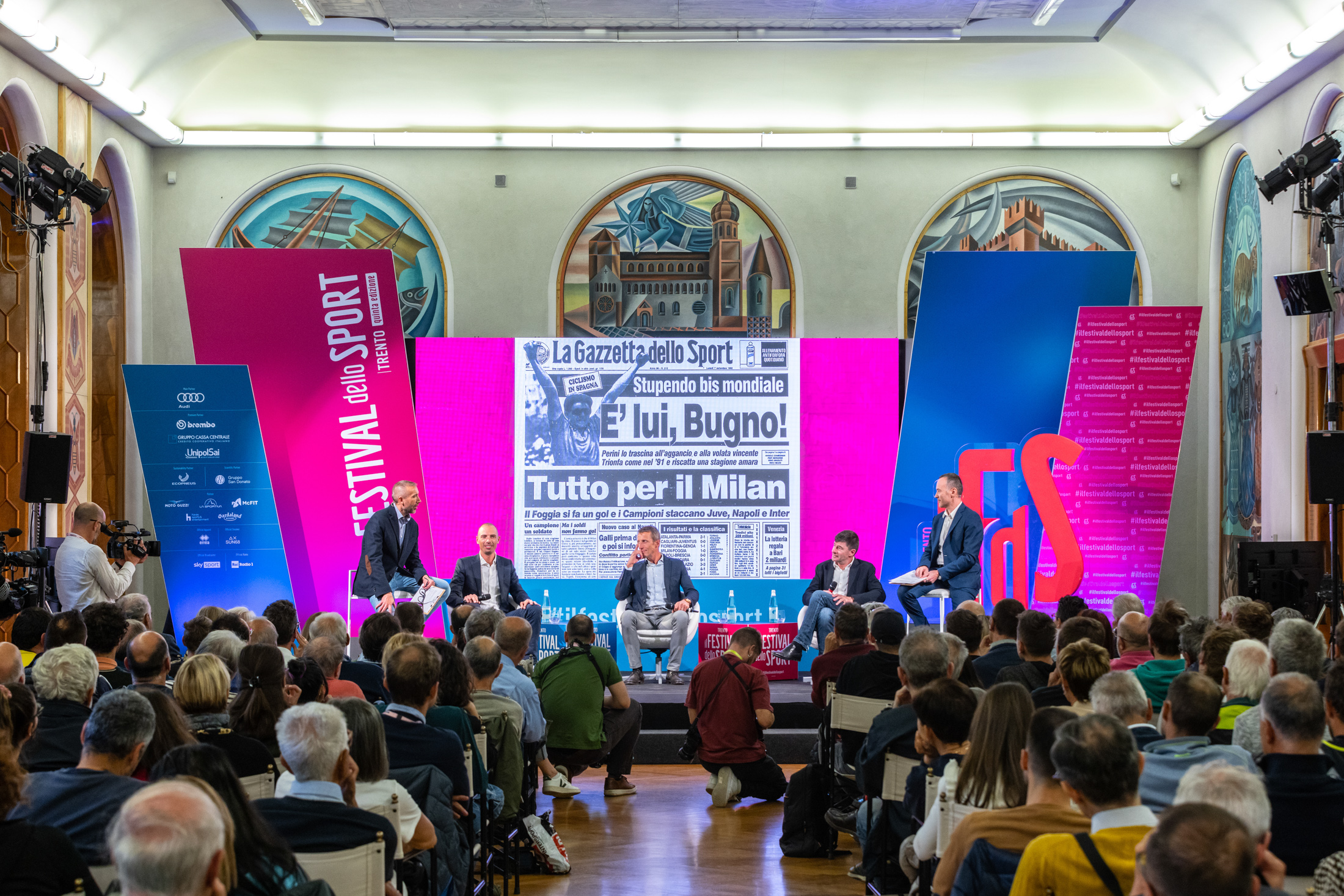 L’ITALIA DEL CICLISMO, FUGHE MONDIALI Nella foto: Francesco CENITI , Alessandro BALLAN, Maurizio FONDRIEST, Gianni BUGNO, Antonino MORICI e pubblico in sala Festival dello Sport Sala Depero Trento, 24 settembre 2022