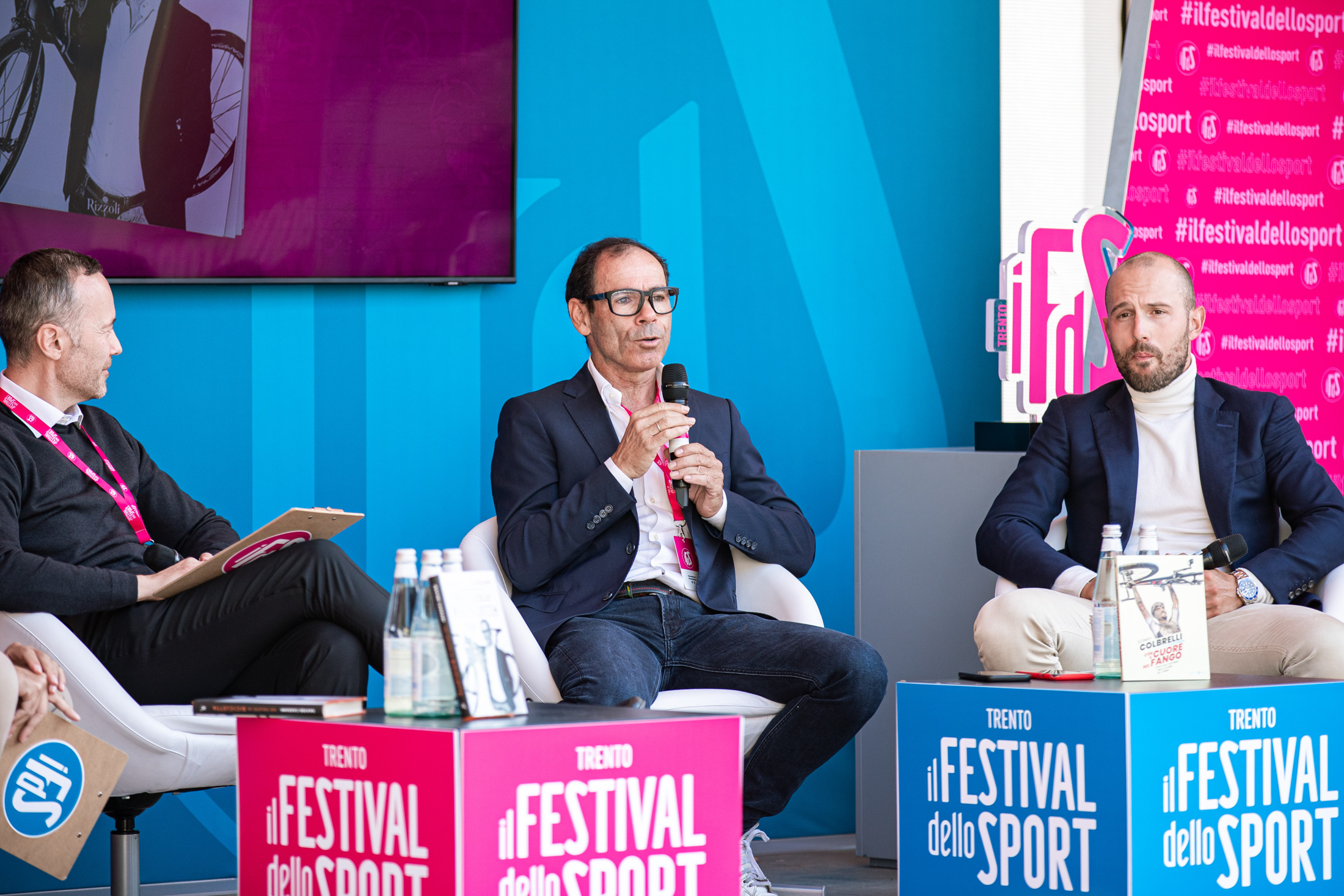 LIBRI DI SPORT HO VOLUTO LA BICICLETTA Nella foto: Antonino MORICI, Davide CASSANI, Sonny COLBRELLI Festival dello Sport Piazza Duomo Trento, 23 settembre 2022