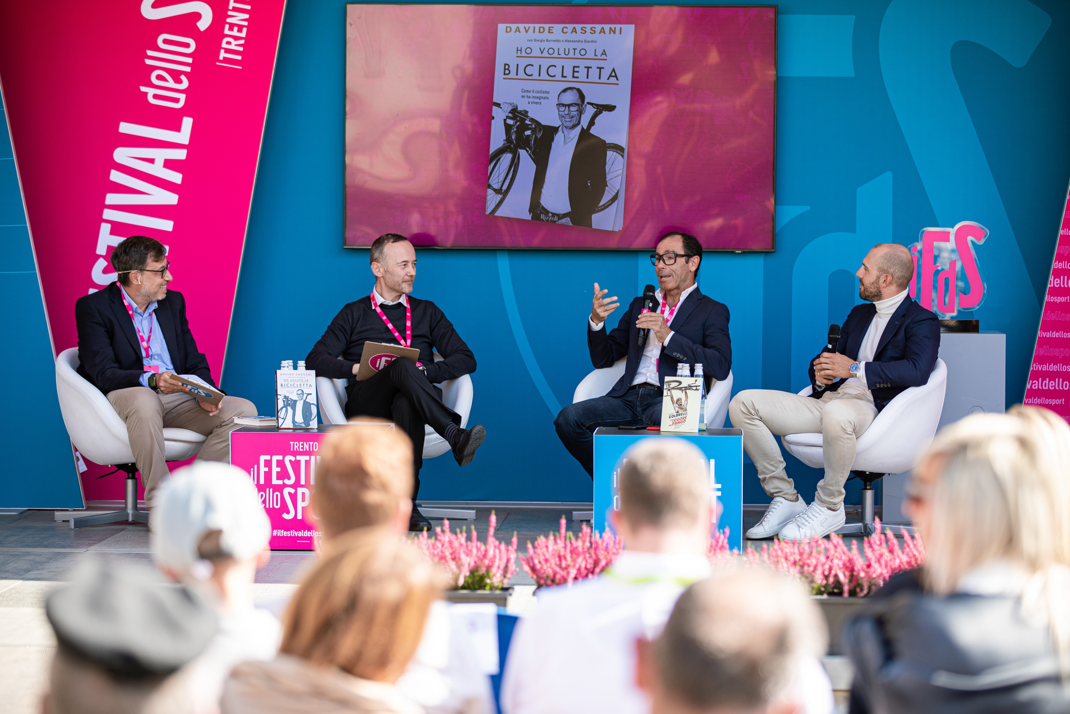 LIBRI DI SPORT HO VOLUTO LA BICICLETTA Nella foto: Massimo ARCIDIACONO, Antonino MORICI , Davide CASSANI, Sonny COLBREDLLI Festival dello Sport Piazza Duomo Trento, 23 settembre 2022