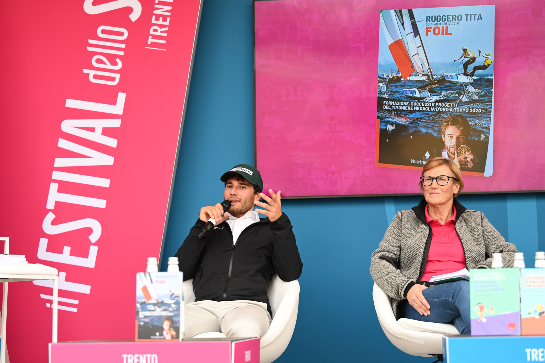 LIBRI DI SPORT LO SPORT E' ANCORA UN GIOCO - SPORTIVE: LA PARTITA DELLA PARITA' - FOIL Nella foto: Ruggero TITA, Lucia CASTELLI Festival dello Sport Piazza Duomo Trento, 25 settembre 2022