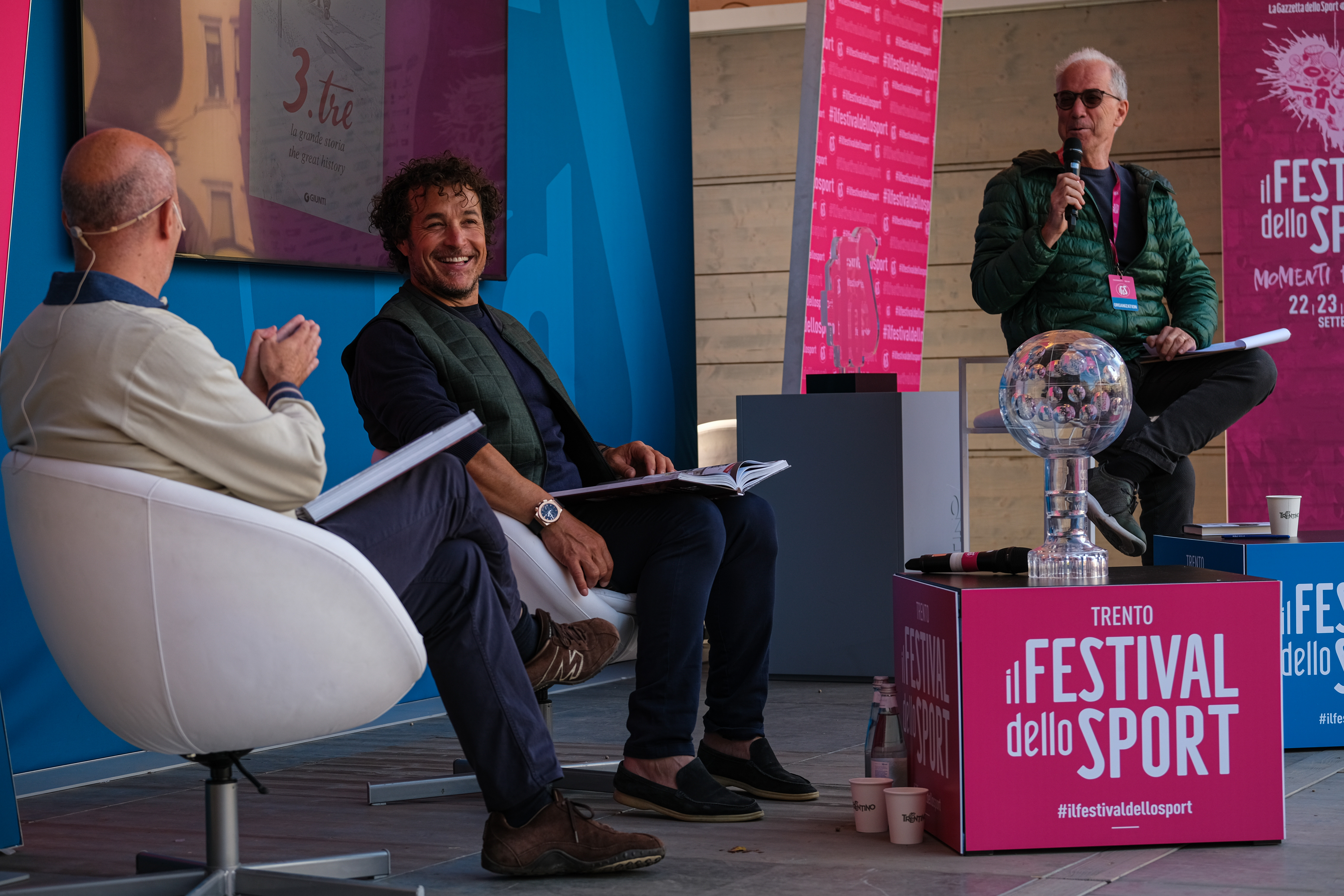 ORE 10.30 LIBRI DI SPORT 3-TRE, LA GRANDE STORIA Nellafoto: Paolo LUCONI BISTI, Giorgio ROCCA e Carlo MARTINELLI Festival dello Sport Piazza Duomo Trento, 22 settembre 2022 FOTO: Marco SIMONINI – Archivio Ufficio Stampa Provincia autonoma di Trento