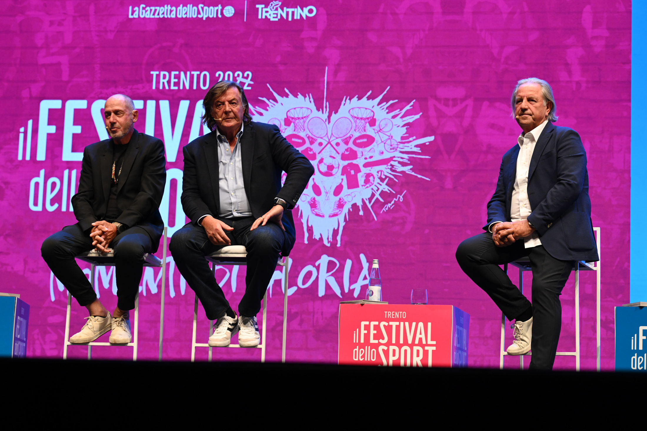 PANATTA, BERTOLUCCI E BARAZZUTTI, UNA SQUADRA (DAL VIVO) Nella foto: Corrado BARAZZUTTI, Adriano PANATTA, Paolo BERTOLUCCI Festival dello Sport Auditorium Santa Chiara Trento, 24 settembre 2022