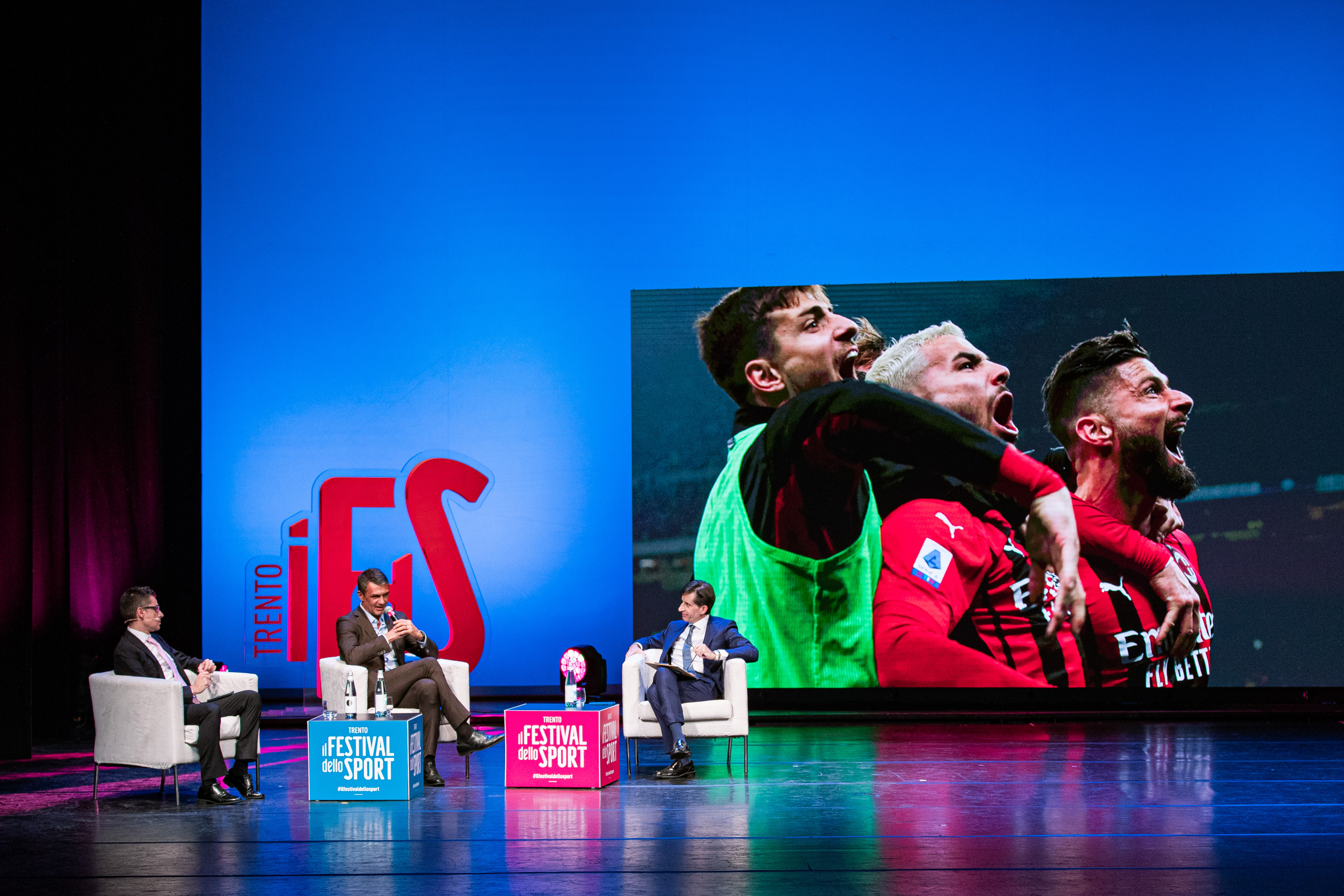 PAOLO MALDINI, MILAN CAMPIONE Nella foto: Luca BIANCHIN, Paolo MALDINI, Gianni VALENTI Festival dello Sport Teatro Sociale Trento, 25 settembre 2022