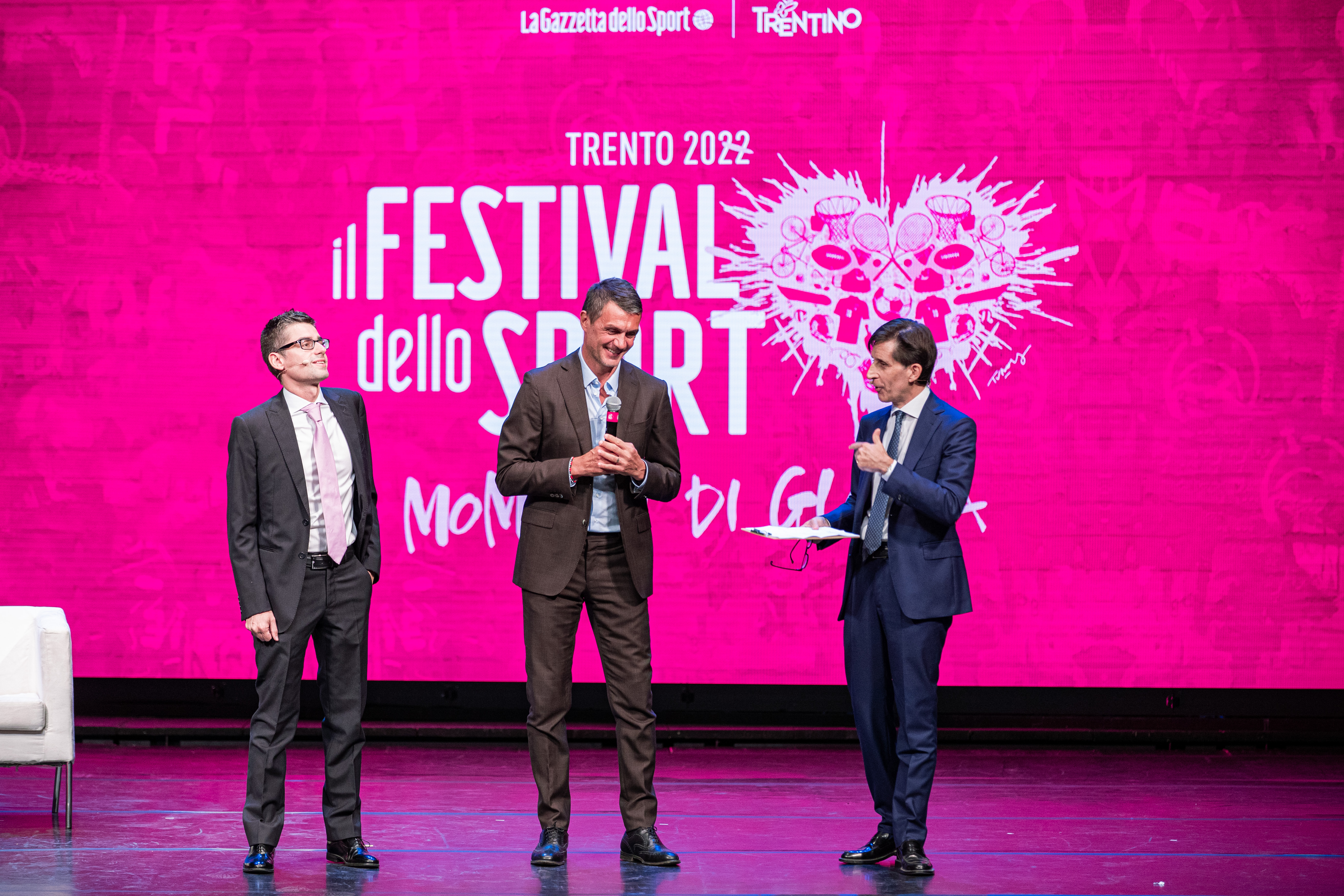 PAOLO MALDINI, MILAN CAMPIONE Nella foto: Luca BIANCHIN, Paolo MALDINI, Gianni VALENTI Festival dello Sport Teatro Sociale Trento, 25 settembre 2022