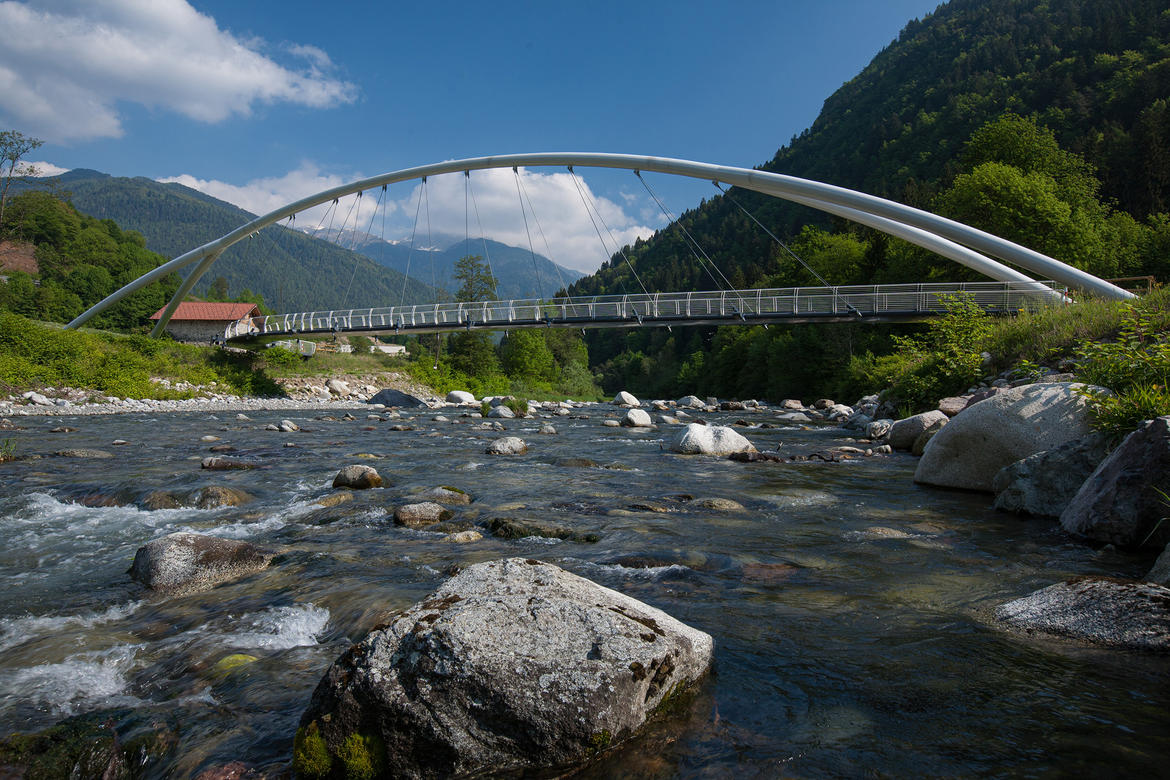 Ponte sulla pista ciclabile presso Tione, Val Rendena e Giudicarie, Trentino, 2021