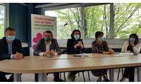 Ferro, Fugatti, Segnana, Zuccali e Furlani seduti al tavolo durante conferenza stampa di presentazione del nuovo hub vaccinale di viale Verona a Trento