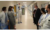 Personale sanitario con l'assessore Mario Tonina all'inaugurazione del nuovo reparto di neurochirurgia 