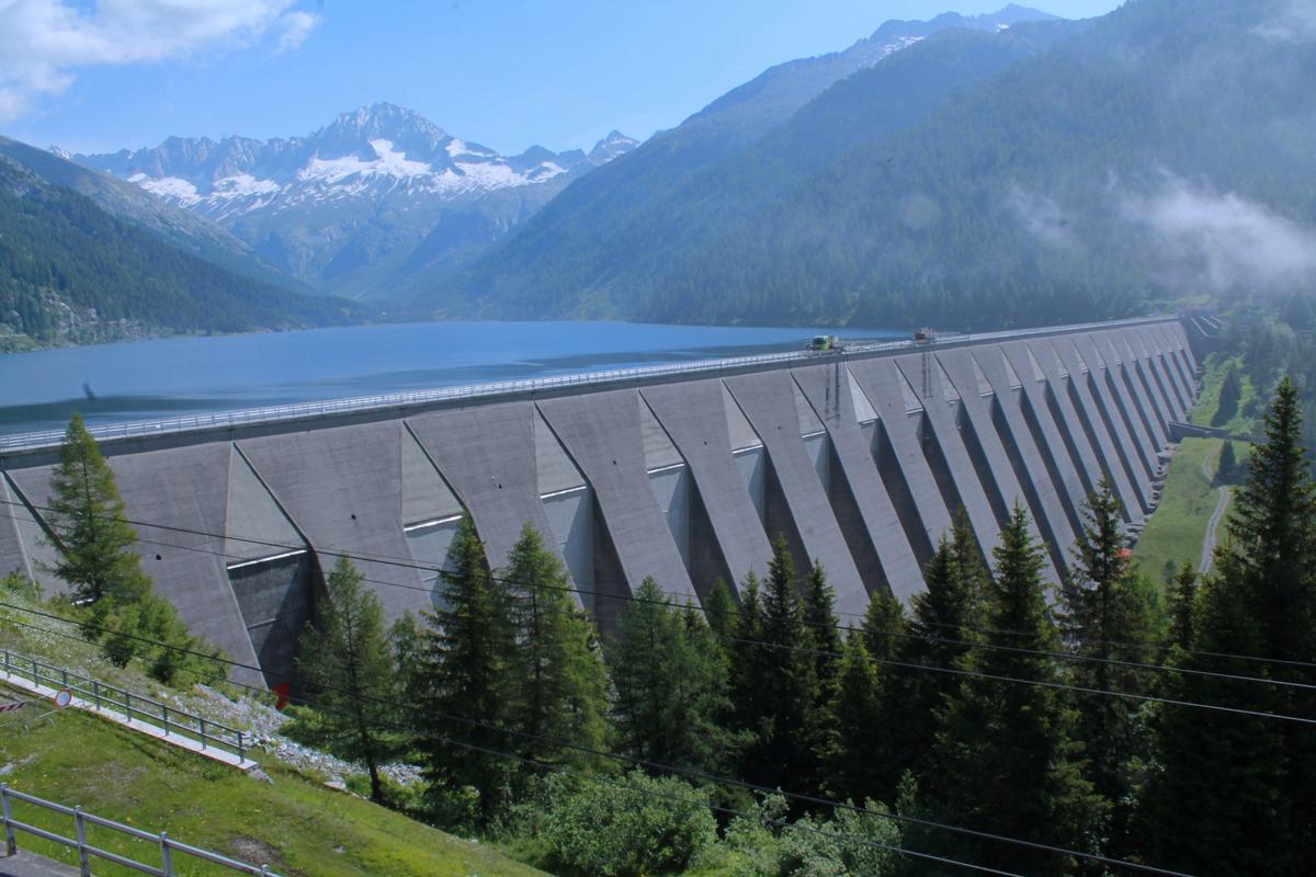 “Alpinenergi - de jungen tschbinnen en de zukunft”: offet de zaitn ver za vourstelln der internazionalworkshop