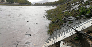 veduta fiume Adige con misuratore di livello idrometrico